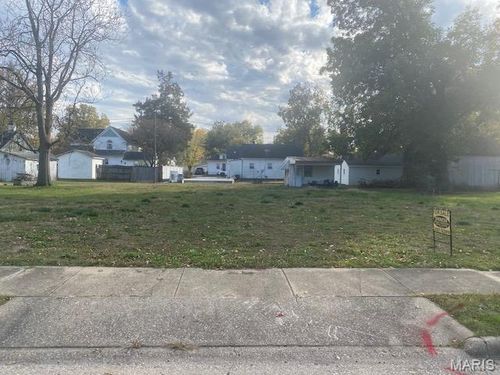 536 W Maple St, Nashville, IL, 62263-1073 | Card Image