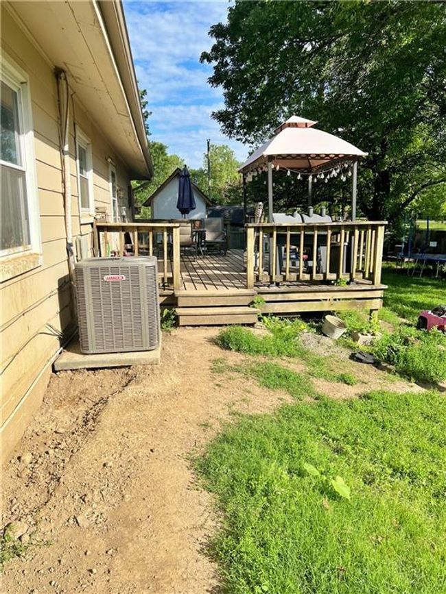 Chicken coop turned into a dog house | Image 26