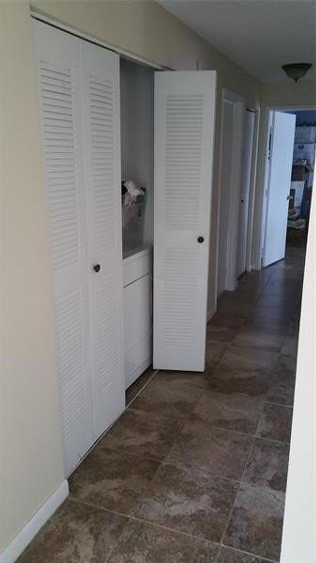 APT-206 - 6984 Sw 39 Th St, Condo with 3 bedrooms, 2 bathrooms and null parking in Davie FL | Image 6