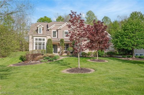 7695 Cottonwood Trl, Chagrin Falls, OH, 44023-2149 | Card Image