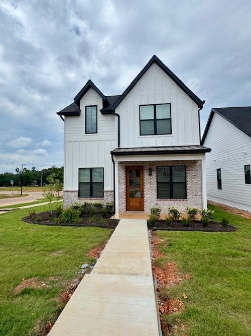 2311 S 31st St, Rogers, AR, 72758-5305 | Card Image