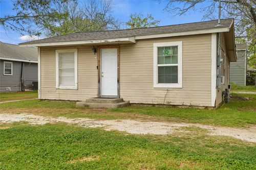 315 Ritchey St, Gainesville, TX, 76240-4327 | Card Image