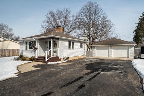 808 Manor Dr, Twin Lakes, WI, 53181-9543 | Card Image