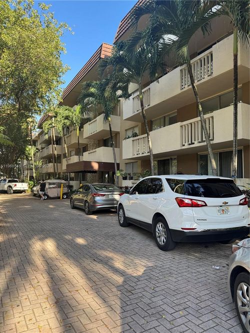 apt-112-1800 Sans Souci Blvd, North Miami, FL, 33181-3031 | Card Image