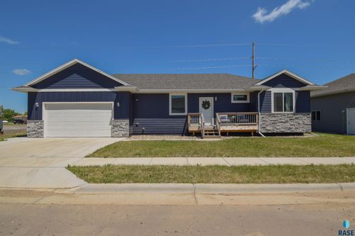416 E Cairos Pl, Brandon, SD, 57005-1000 | Card Image