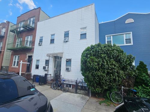 31 44th St, Astoria, NY, 11103-2352 | Card Image