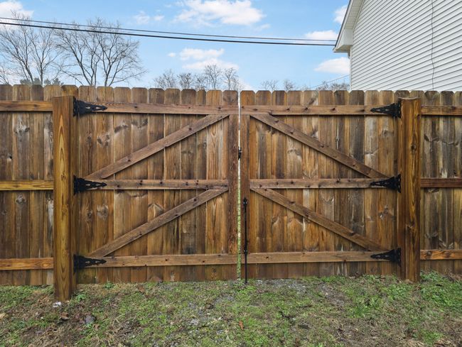 660 Artic Ave, House other with 3 bedrooms, 2 bathrooms and 3 parking in Oak Grove KY | Image 18