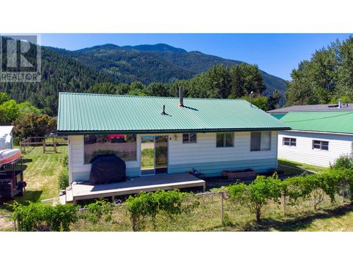 5783 Ponderosa Rd, Falkland, BC, V0E1M1 | Card Image