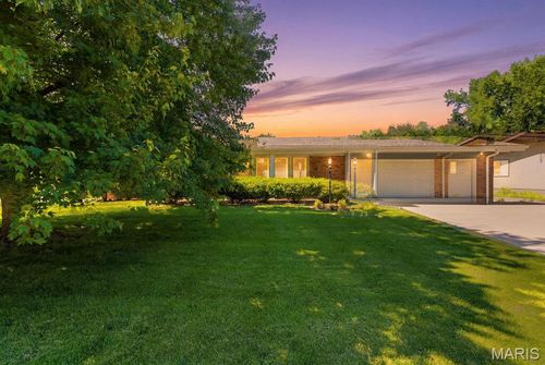 10025 Pebble Beach Dr, Overland, MO, 63114-1517 | Card Image