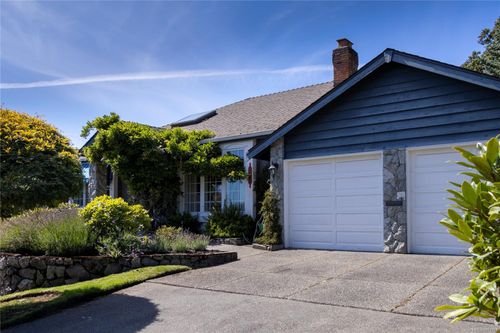 764 Richmond Ave, Victoria, BC, V8S3Z2 | Card Image