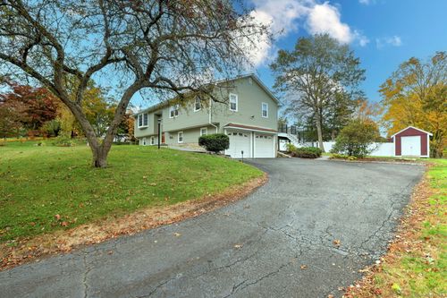 77 Laurie Ln, Beacon Falls, CT, 06403-1517 | Card Image