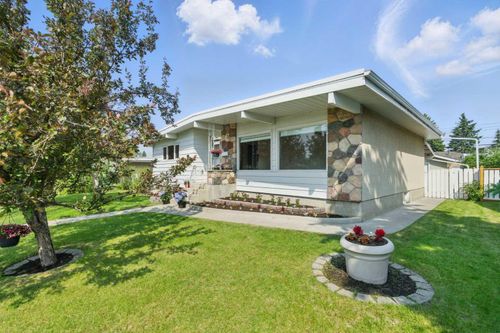 2128 8 Ave Ne, Calgary, AB, T2E0T6 | Card Image