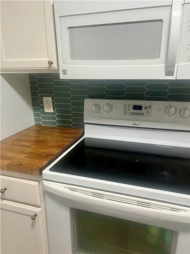 APT-404 - 4141 Whiteley Dr, Townhouse with 1 bedrooms, 2 bathrooms and 1 parking in Corpus Christi TX | Image 7