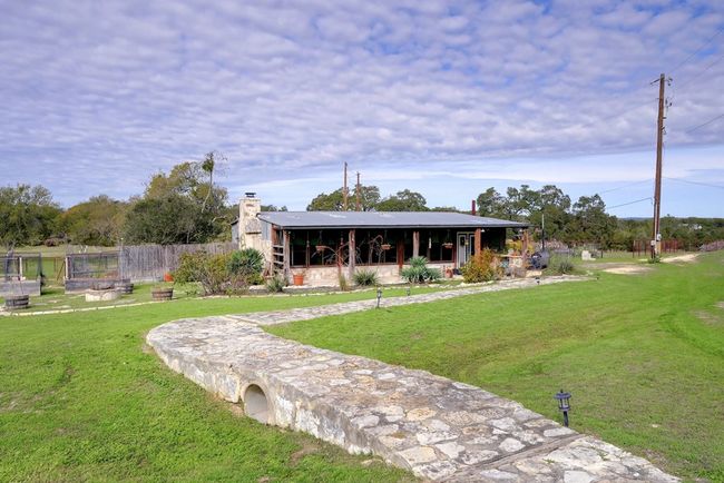 341 N Stallion Estates Dr, Home with 2 bedrooms, 2 bathrooms and 3 parking in Spring Branch TX | Image 34