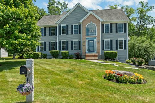 13 Abington Dr, Londonderry, NH, 03053-2373 | Card Image