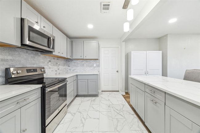 8039 Zimmermann Dr, House other with 3 bedrooms, 3 bathrooms and 2 parking in Houston TX | Image 4
