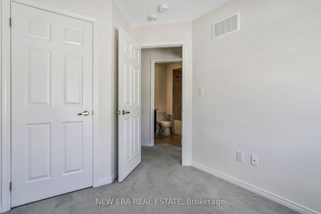 207 Danzatore Path, Condo with 5 bedrooms, 3 bathrooms and 1 parking in Oshawa ON | Image 22