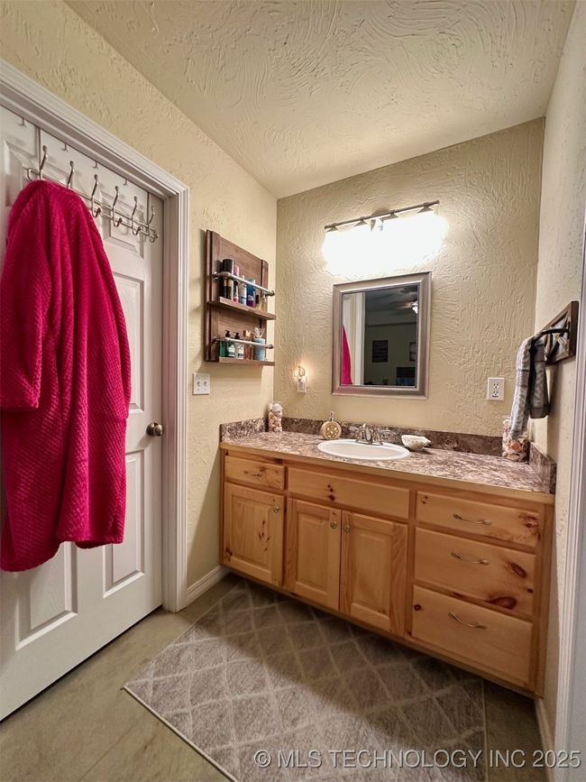 1700 Nance Rd, House other with 3 bedrooms, 2 bathrooms and null parking in Kingston OK | Image 14