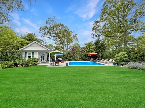 38 Circuit Rd, Bellport, NY, 11713-2334 | Card Image