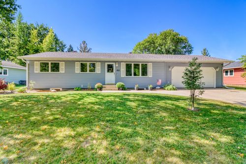 453 Rensvold Blvd, Moorhead, MN, 56560-3242 | Card Image