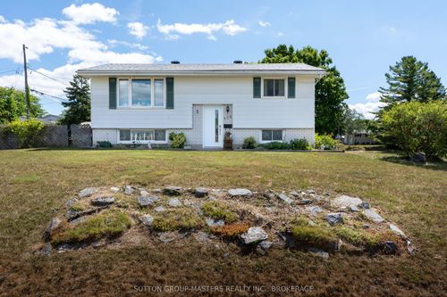 126 Chesterfield Dr, Amherstview, ON, K7N1M2 | Card Image