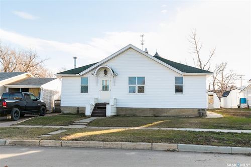 541 Alberta Ave, Kerrobert, SK, S0L1R0 | Card Image