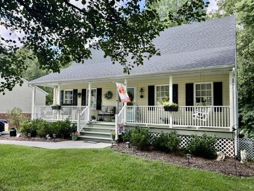 330 Smoketree Ln, Lynchburg, VA, 24502-4172 | Card Image