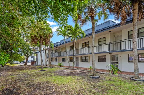104-3-510 W Park Dr, Miami, FL, 33172-5351 | Card Image