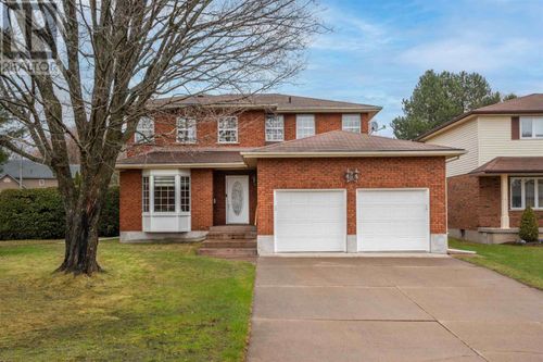 4 Collins Ave, Sault Ste Marie, ON, P6A6J2 | Card Image