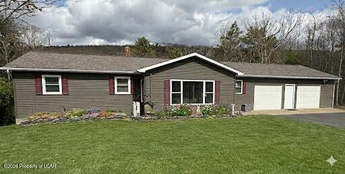 854 Lily Lake Rd, Wapwallopen, PA, 18660-8847 | Card Image