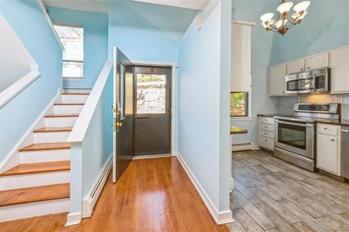 301 River W, Greenwich, CT, 06831-4164 | Card Image