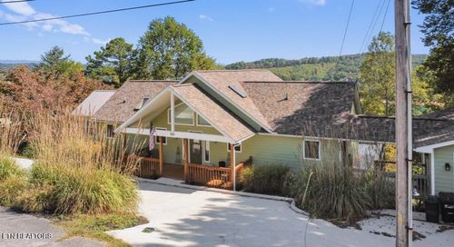 156 Little Deer Path Ln, La Follette, TN, 37766-6668 | Card Image
