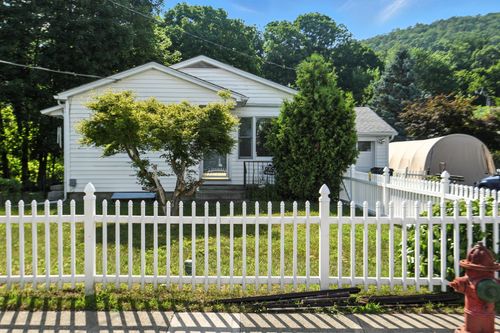 11 Lake St, Highland Fls, NY, 10928-2011 | Card Image