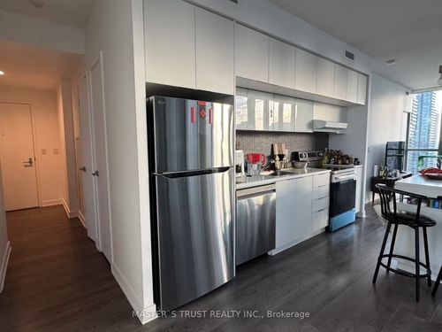 2607-110 Charles St E, Toronto, ON, M4Y1T5 | Card Image