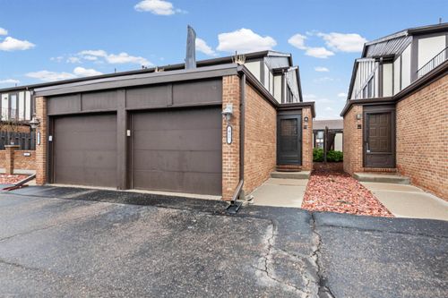 53-417 Country Club Dr, Saint Clair Shores, MI, 48082-1061 | Card Image