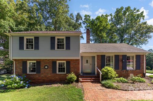 121 E Summersby St, Fort Mill, SC, 29715-1825 | Card Image