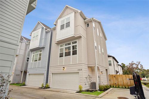 b-2121 Hoskins Dr, Houston, TX, 77080-5421 | Card Image