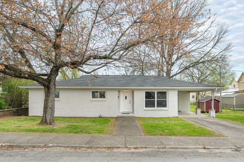 106 N Main St, Sparta, TN, 38583-1656 | Card Image