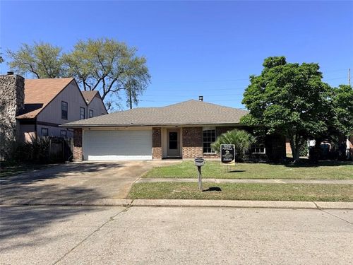 4141 Loire Dr, Kenner, LA, 70065-1747 | Card Image