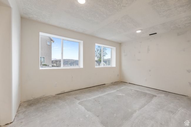 Unfurnished room with visible vents | Image 33