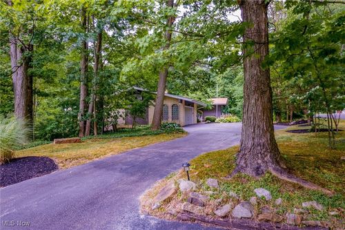 8785 Eagle Rd, Kirtland, OH, 44094-8615 | Card Image