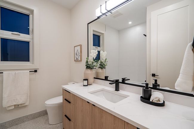 8386 14 Th Ave, Home with 5 bedrooms, 5 bathrooms and 3 parking in Burnaby BC | Image 27