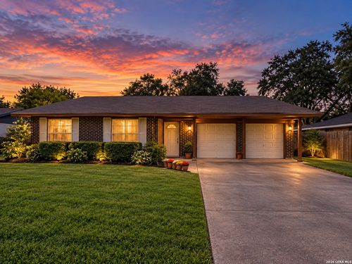 1406 Las Palmas Cir, Beeville, TX, 78102-2915 | Card Image