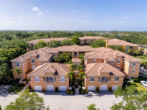 apt-j107-5020 Fairways Cir, VERO BEACH, FL, 32967-7397 | Card Image