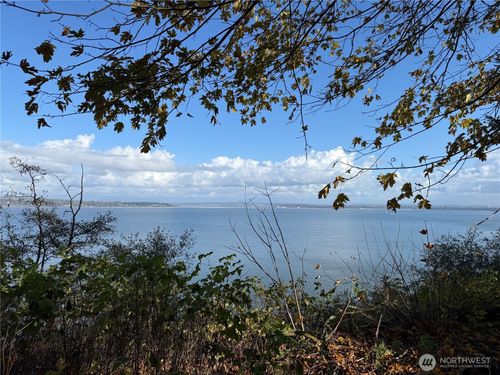 43 Beach Way, Everett, WA, 98206 | Card Image