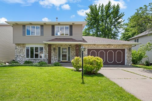 1705 Queens Dr, Bettendorf, IA, 52722-1839 | Card Image