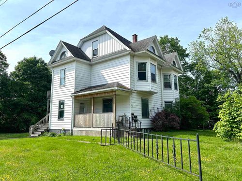 47 Spring St, Amherst, NS, B4H1S1 | Card Image