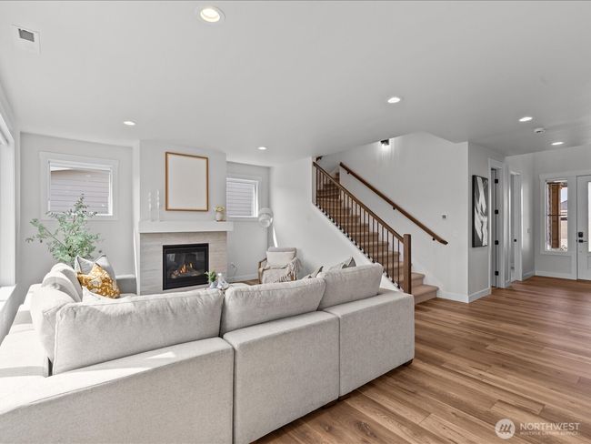 large living space | Image 11
