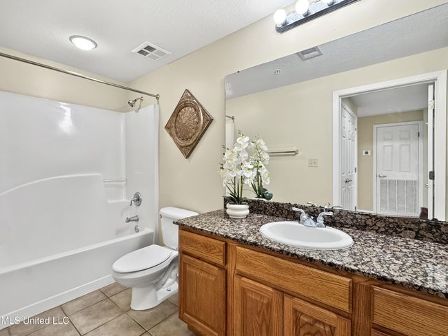 shared bath 1 | Image 28