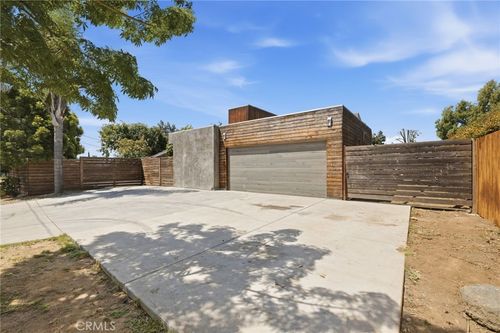 196 Santa Clara Dr, Vista, CA, 92083-6223 | Card Image